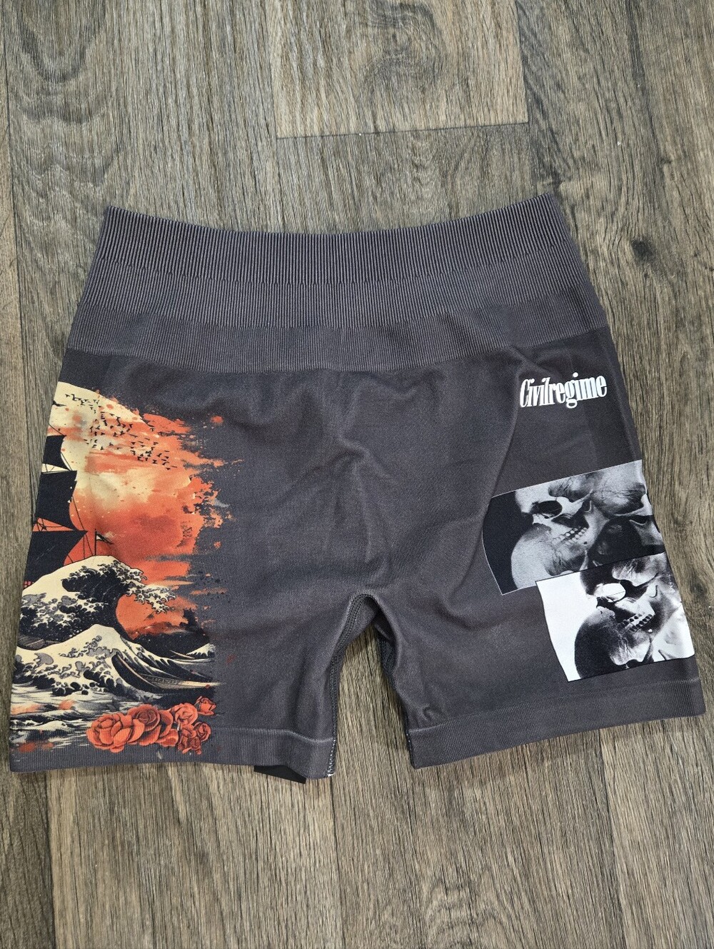 NWT Civil Regime Dead At Sea Kelly Seamless Shorts Gray Graphic High Rise sz M